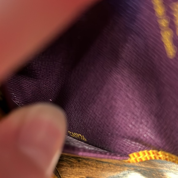 Louis Vuitton 1996 Epi Leather 6 Key Holder Wallet - Picture 12 of 16